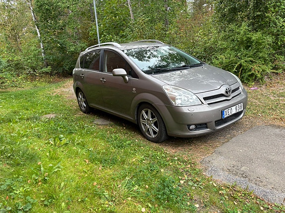 Toyota Corolla Verso 2 of 6