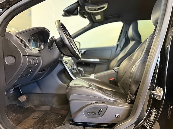 Volvo XC60 10 of 14