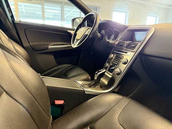 Volvo XC60 11 of 14