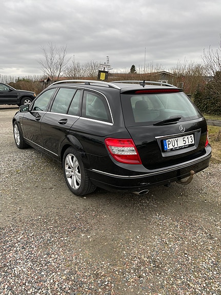 Mercedes-Benz C220 3 of 5