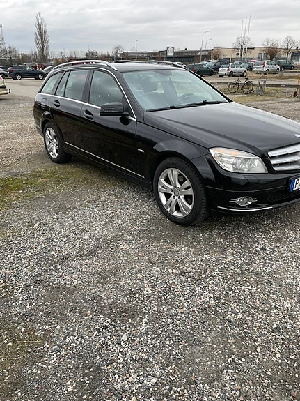 Mercedes-Benz C220 2 of 5