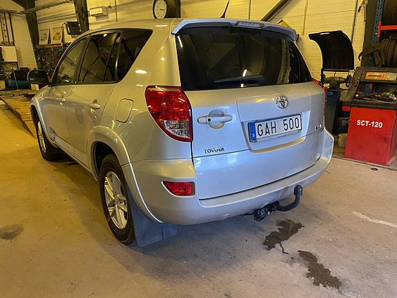 Toyota RAV4 3 of 4