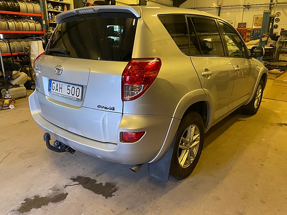 Toyota RAV4 2 of 4