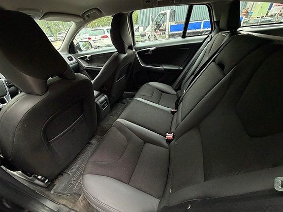 Volvo V60 10 of 13