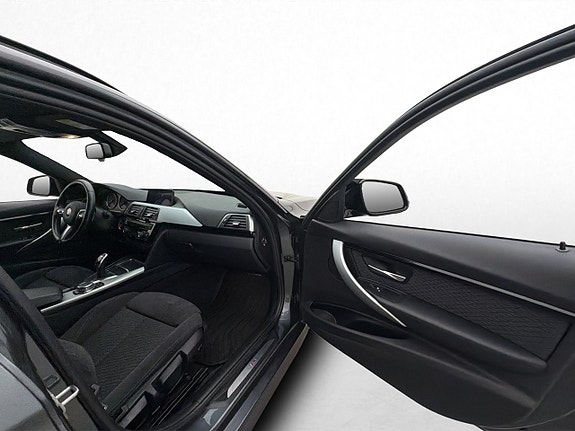 BMW 320d 26 of 30