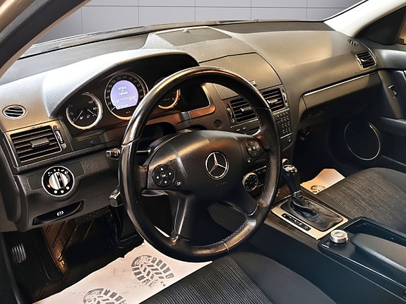 Mercedes-Benz C180 11 of 22