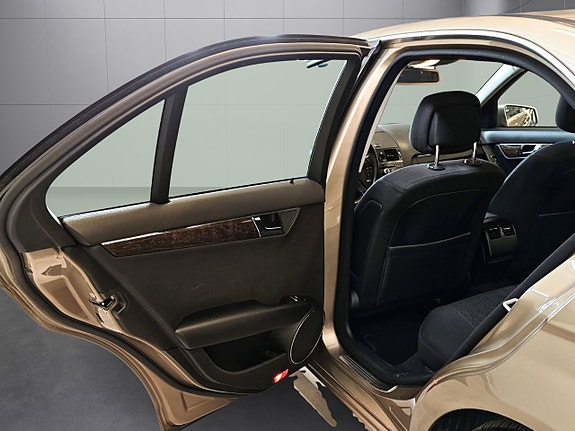 Mercedes-Benz C180 12 of 22