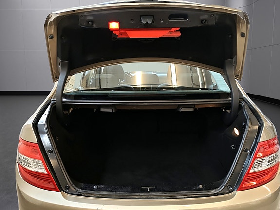 Mercedes-Benz C180 22 of 22