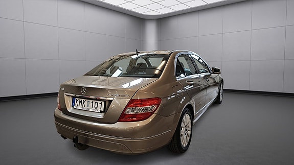 Mercedes-Benz C180 9 of 22