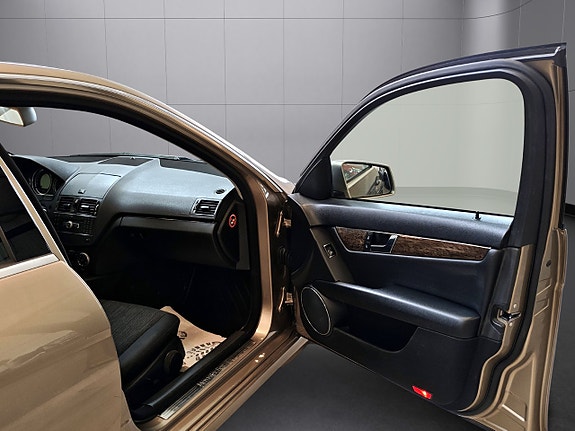 Mercedes-Benz C180 13 of 22