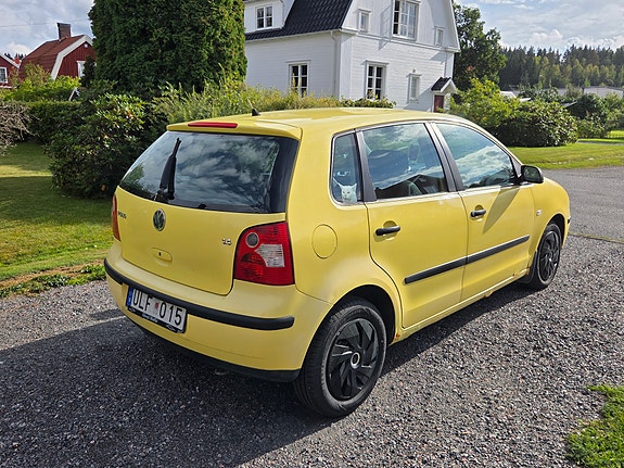 Volkswagen Polo 2 of 8
