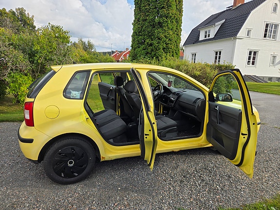 Volkswagen Polo 5 of 8