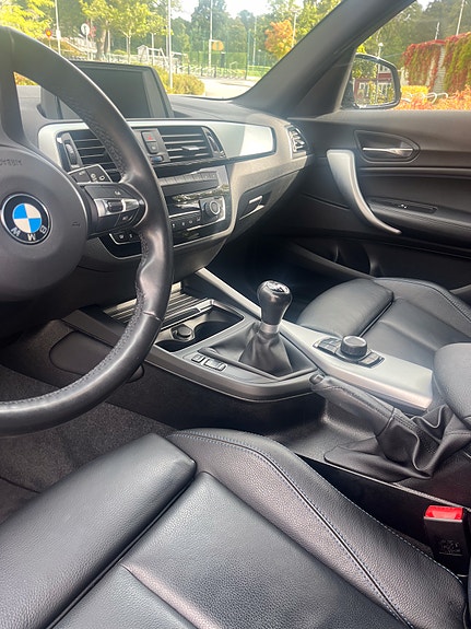 BMW 118i 4 of 14