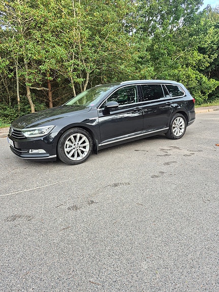Volkswagen Passat 2 of 7
