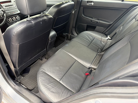Mitsubishi Lancer 8 of 10
