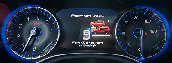 Chrysler Pacifica 16 of 18
