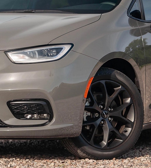 Chrysler Pacifica 3 of 18
