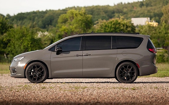 Chrysler Pacifica 5 of 18