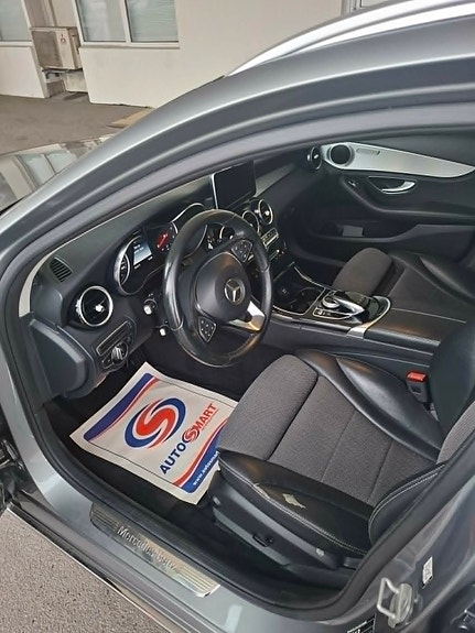 Mercedes-Benz C220 7 of 9
