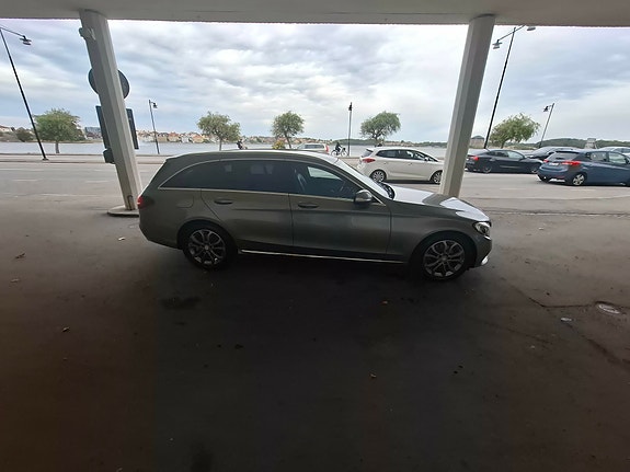 Mercedes-Benz C220 4 of 9