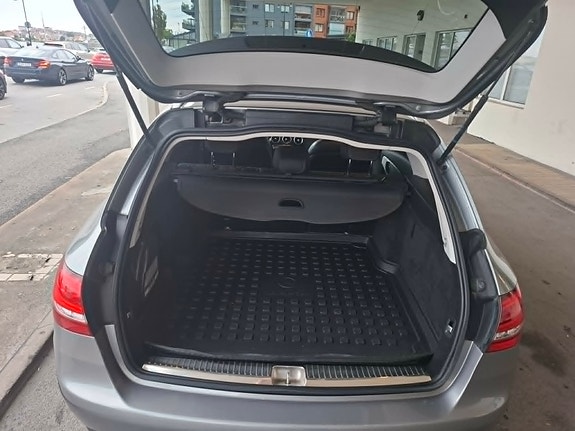 Mercedes-Benz C220 6 of 9