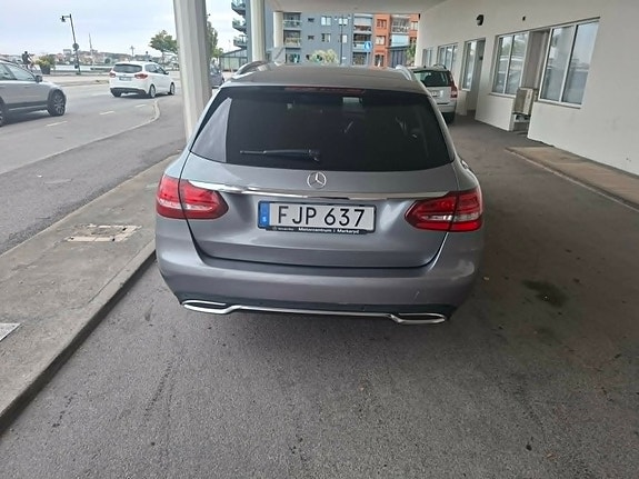 Mercedes-Benz C220 5 of 9