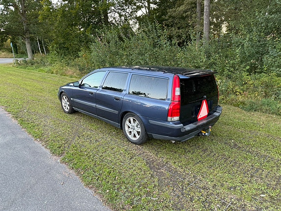 Volvo V70 4 of 5