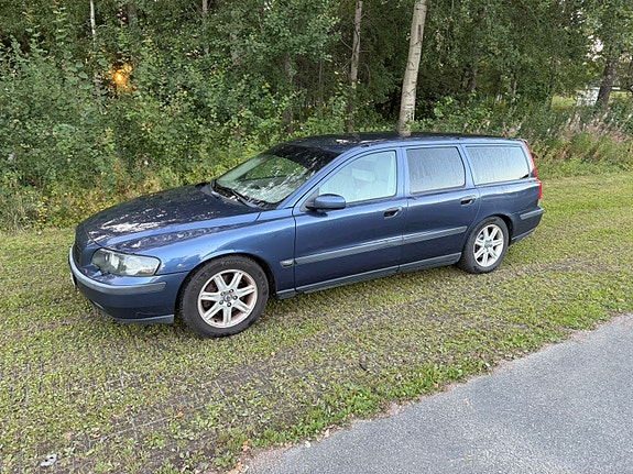 Volvo V70 2 of 5