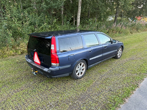 Volvo V70 3 of 5