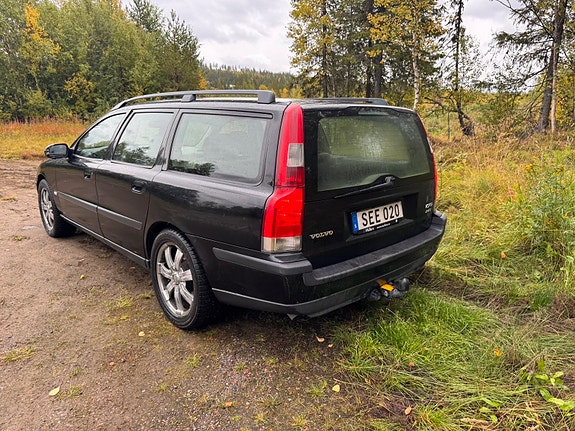 Volvo V70 2 of 4