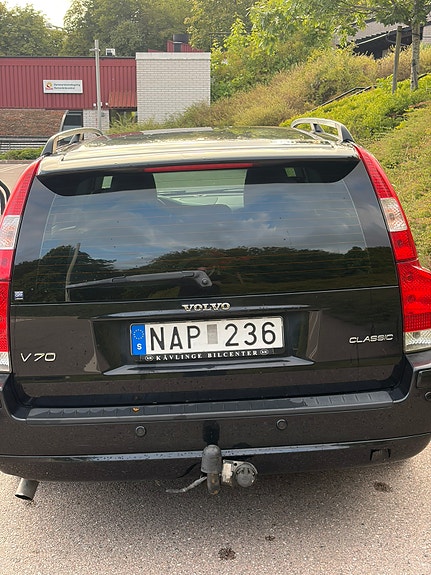 Volvo V70 3 of 7