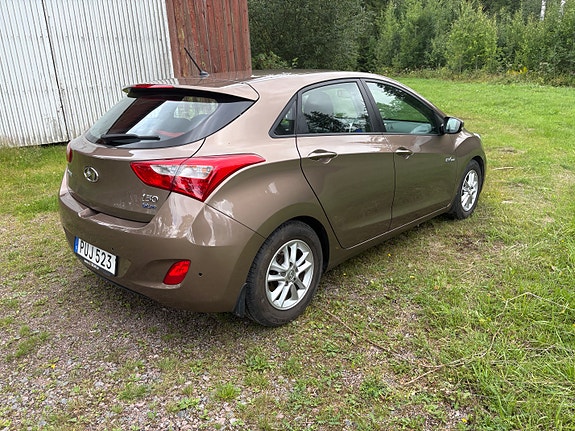 Hyundai i30 2 of 3