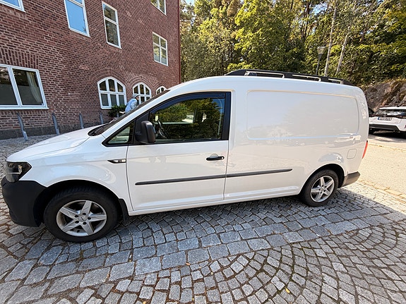 Volkswagen Caddy Maxi Camper 10 of 18