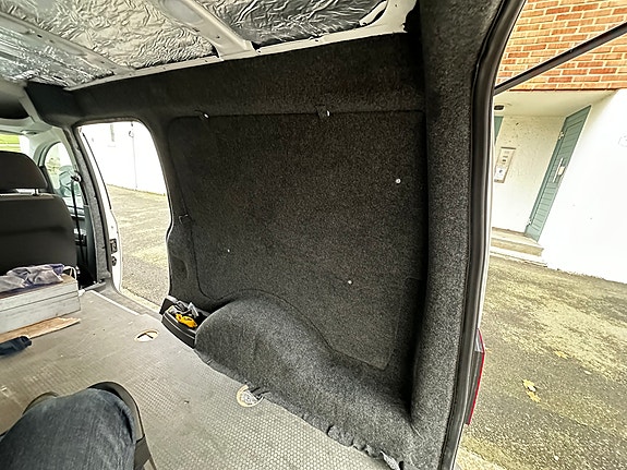 Volkswagen Caddy Maxi Camper 17 of 18