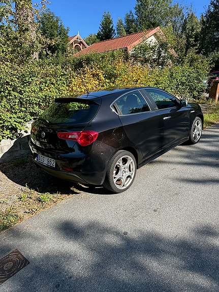 Alfa Romeo Giulietta 3 of 9