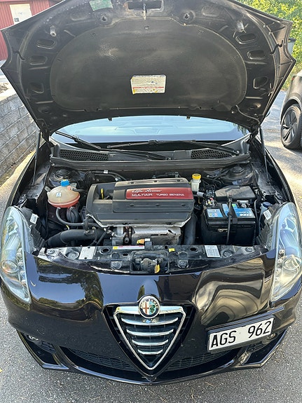 Alfa Romeo Giulietta 5 of 9