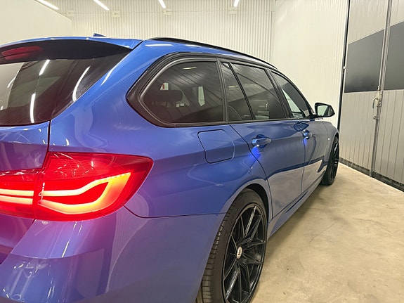 BMW 330i 14 of 28