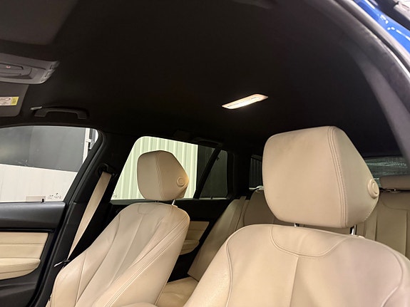 BMW 330i 26 of 28