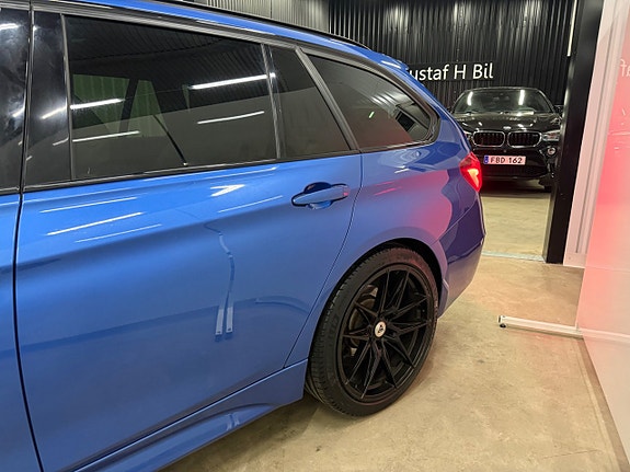BMW 330i 8 of 28