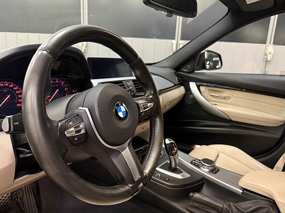 BMW 330i 17 of 28