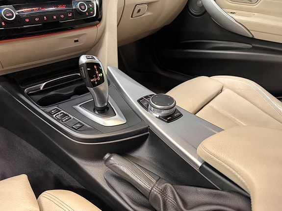 BMW 330i 23 of 28