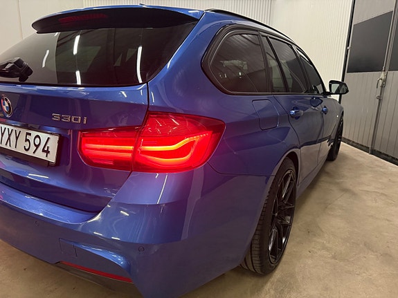 BMW 330i 13 of 28