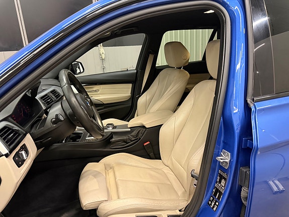 BMW 330i 18 of 28