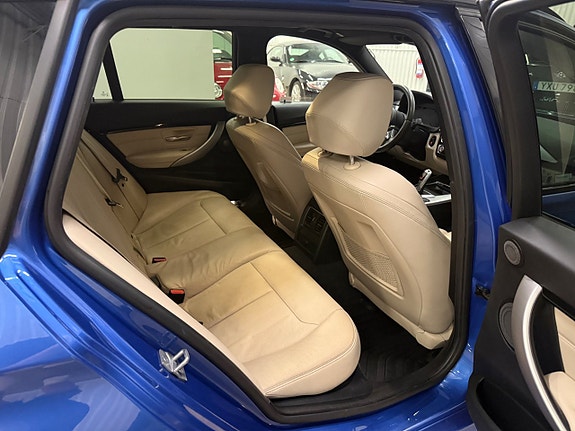 BMW 330i 20 of 28