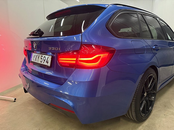 BMW 330i 9 of 28