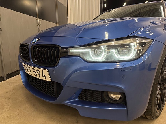 BMW 330i 5 of 28