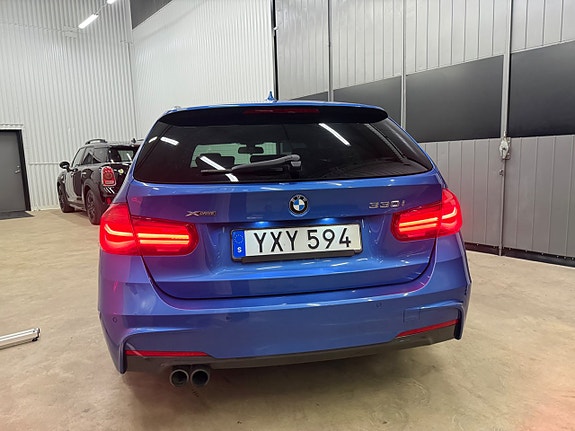 BMW 330i 12 of 28