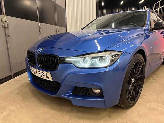 BMW 330i 3 of 28