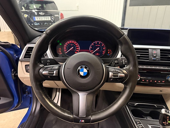 BMW 330i 22 of 28