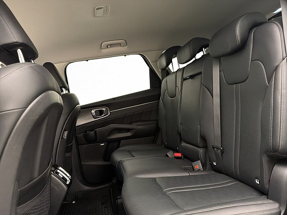 Kia Sorento 27 of 30